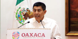 Foto: Adrián Gaytán // El gobernador Salomón Jara en su conferencia semanal.