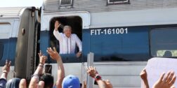 Foto: Luis Alberto Cruz // El Presidente Andrés Manuel López Obrador, arranca el tren “El Oaxaqueño”.