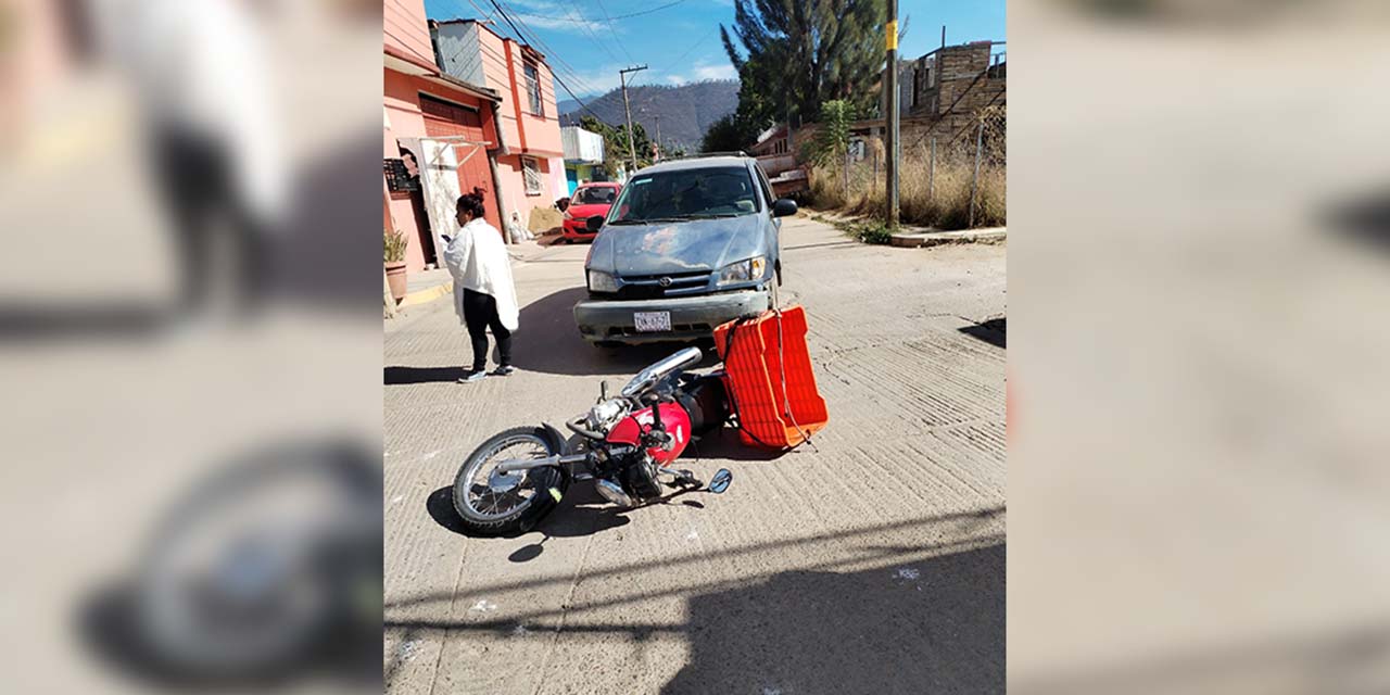 El conductor de la motocicleta sufrió serias lesiones en el lugar del impacto.