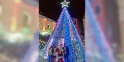 Encendieron el árbol navideño en Huautla, corazón de la región Mazateca.
