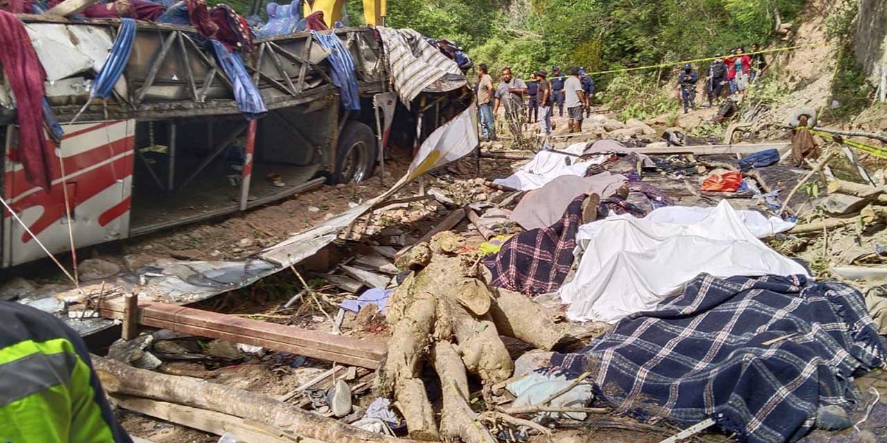 La volcadura de un autobús de pasajeros en el mes de julio en la comunidad de Magdalena Peñasco dejó a 29 personas sin vida.
