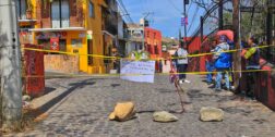 Foto: Adrián Gaytán // La calle de José López Alavez bloqueada. Censuran al director de SOAPA por inacción de la dependencia.