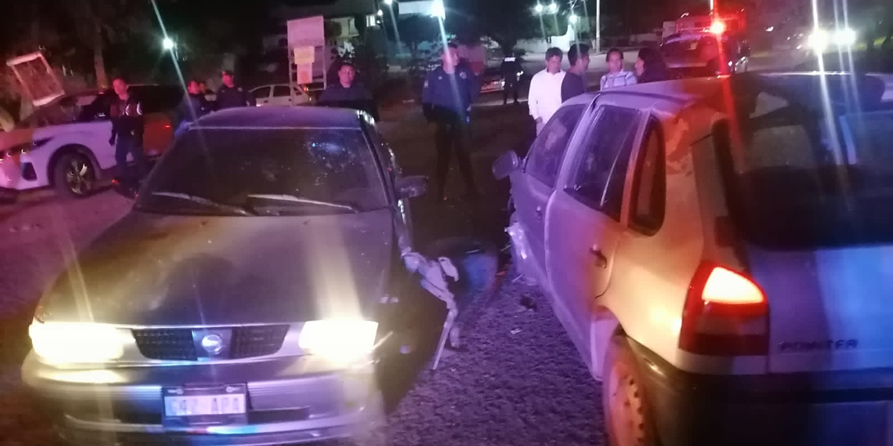 Daños deja colisión  entre dos vehículos  en Huajuapan