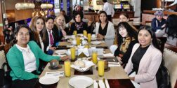 Foto: Rubén Morales // Las integrantes de la AMMJE Oaxaca se dieron cita en un restaurante de la Verde Antequera donde disfrutaron un desayuno.
