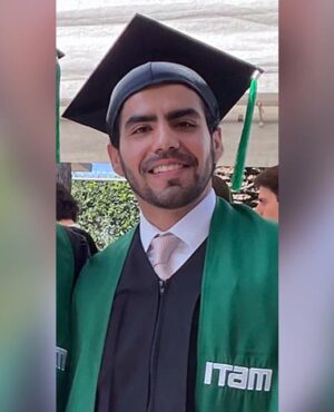 Miguel Ángel se gradúa del ITAM