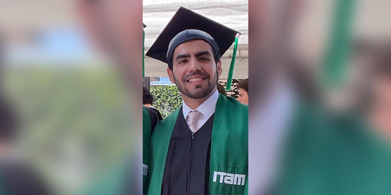 Miguel Ángel Santillán Franco se graduó de la licenciatura en Derecho.