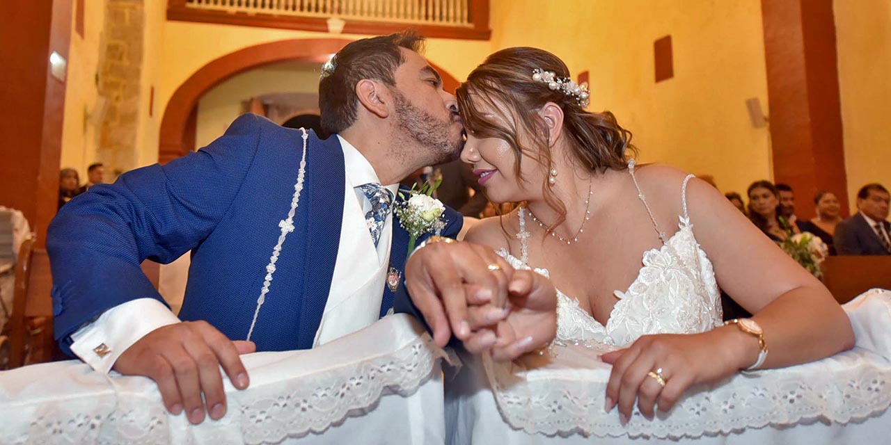 Fotos: Rubén Morales // Miraldy y Elieser recibieron felices el sacramento del Matrimonio.