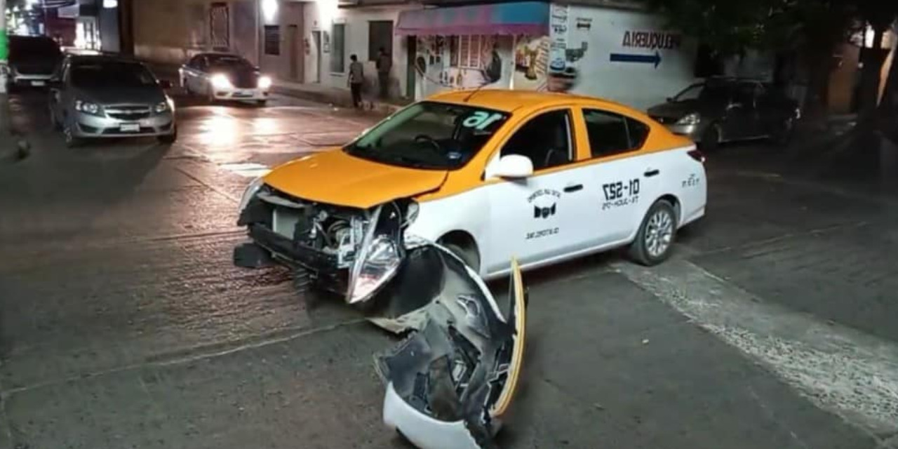 Fuerte choque entre motociclista y taxi en Ciudad Ixtepec | El Imparcial de Oaxaca