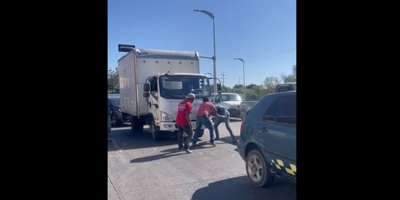 VIDEO: Bronca entre automovilistas en Oaxaca | El Imparcial de Oaxaca