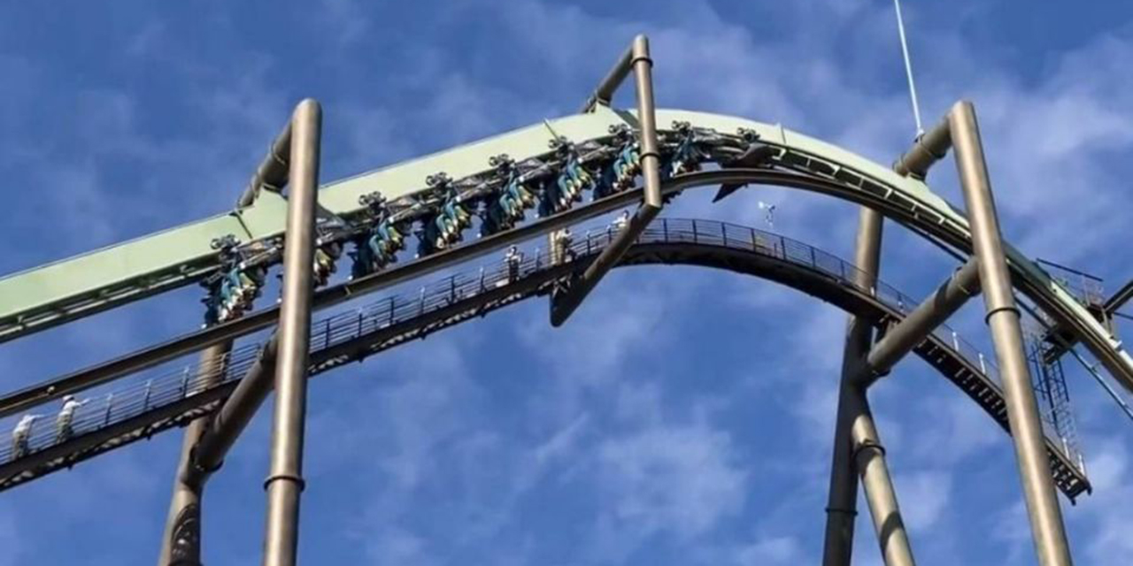 VIDEO: Quedan atorados en montaña rusa en parque de Japón