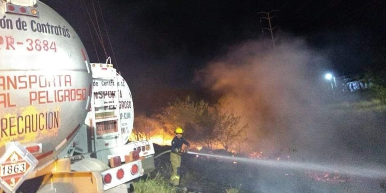 Incendio en pastizales cerca de pipas genera pánico | El Imparcial de Oaxaca