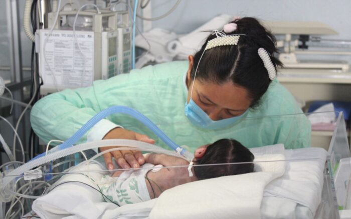 Médicos del IMSS retiran tumor gigante a bebé recien nacida | El Imparcial de Oaxaca