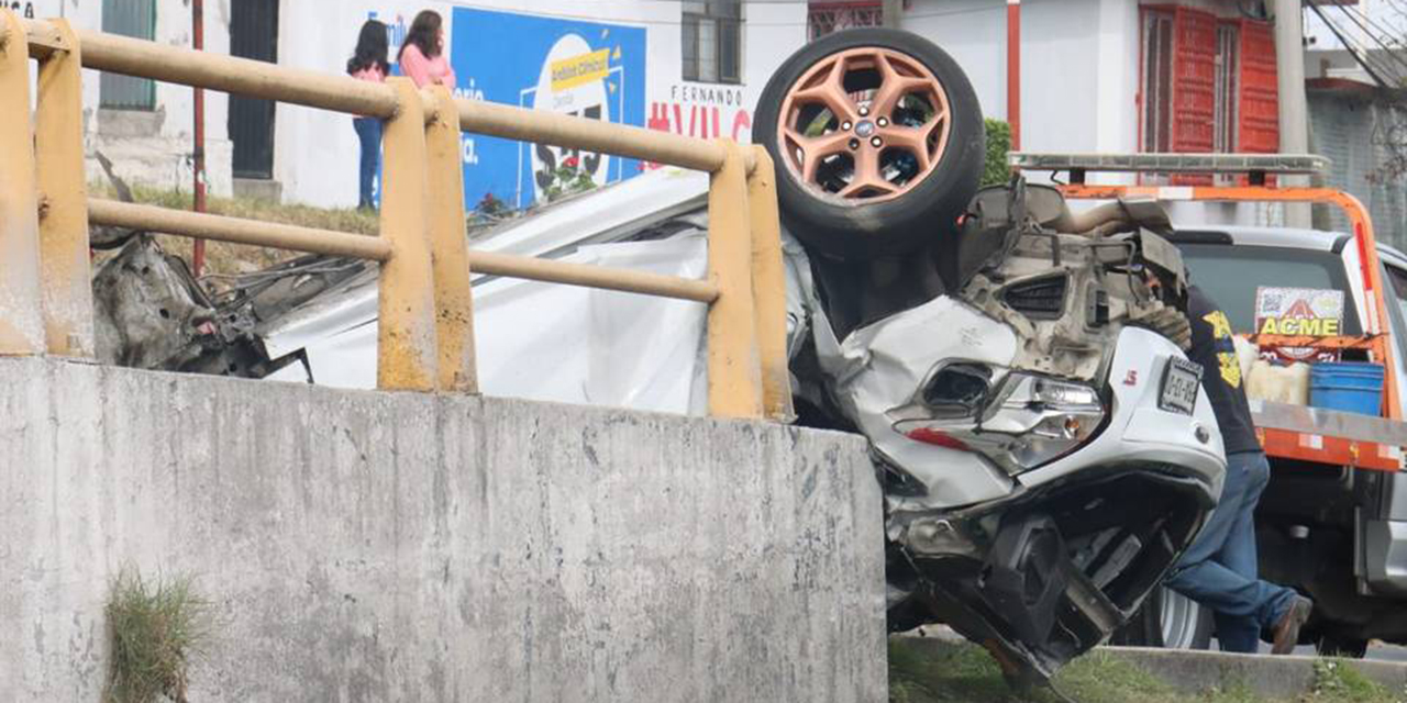 VIDEO: Trágico accidente en Atizapán: Conductor muere al chocar con un árbol | El Imparcial de Oaxaca