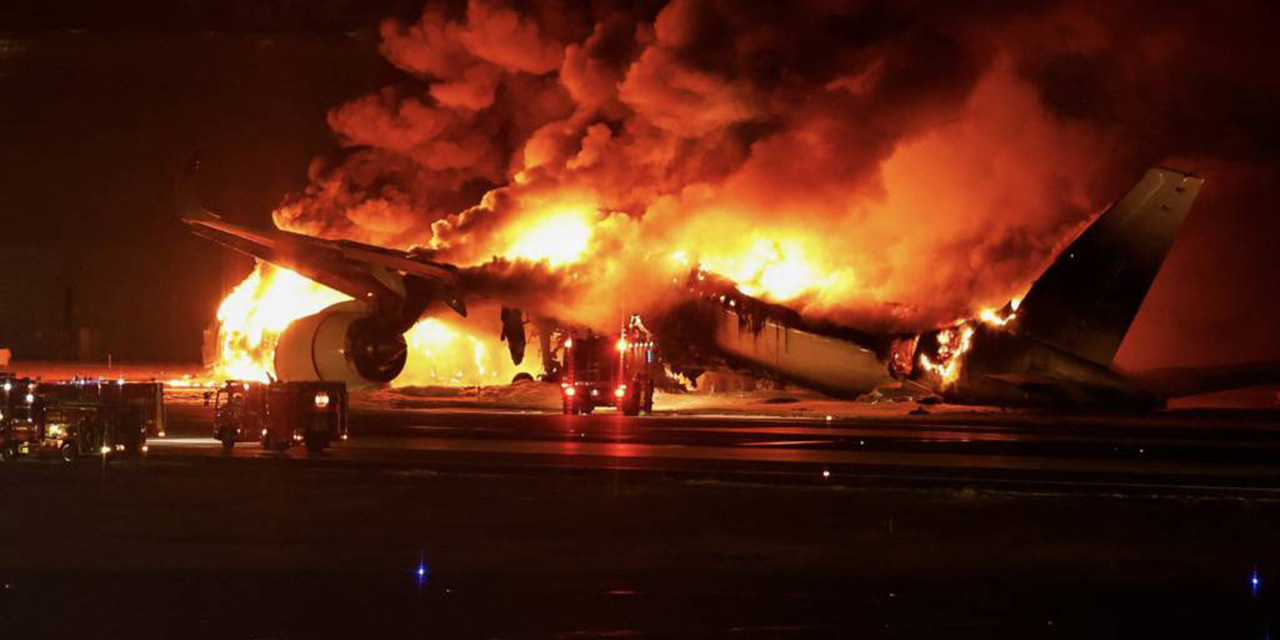 Avión de Japan Airlines se incendia tras colisión: hay 5 muertos