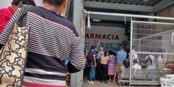 Foto: archivo // La tardía atención en el área de farmacia obliga a decenas de usuarios comprar sus medicamentos.