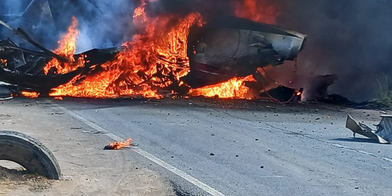 VIDEO: Se estrella avioneta en autopista mientras combatía incendio | El Imparcial de Oaxaca