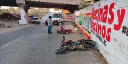 La motociclista herida fue trasladada de inmediato a la clínica del ISSSTE.