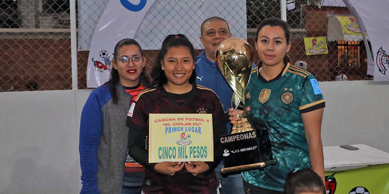 Fotos: Leobardo García Reyes // Las Mismas son las primeras campeonas femeninas de la Liga El Chilar.