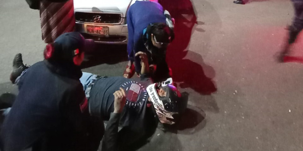 Conductor queda prensado  en accidente con motocicleta | El Imparcial de Oaxaca