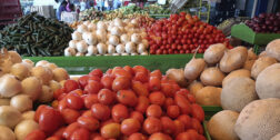 Foto: Archivo El Imparcial // Se sigue encareciendo la verdura y fruta. El tomate rojo sube 29.60% y la cebolla 55.29%.