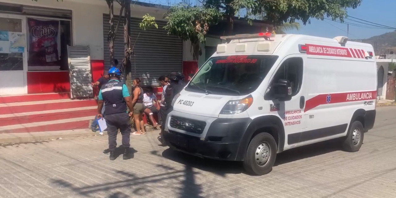 Estudiante estampa su moto contra un vehículo | El Imparcial de Oaxaca
