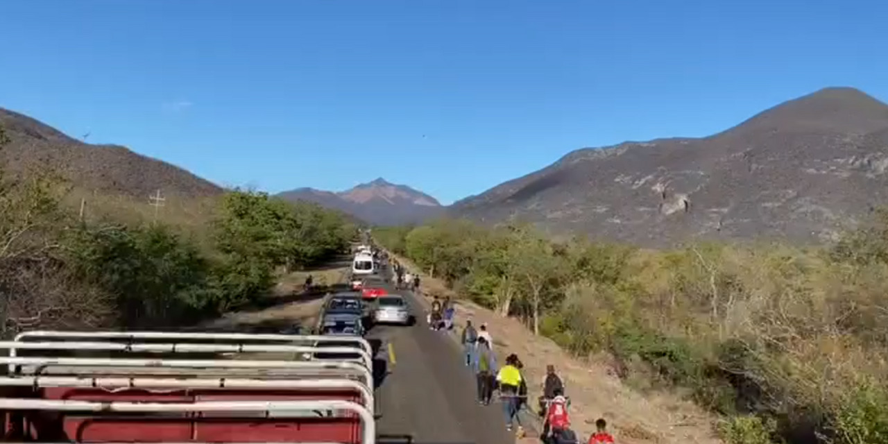Caravana de migrantes no se rinde y continúa su camino | El Imparcial de Oaxaca