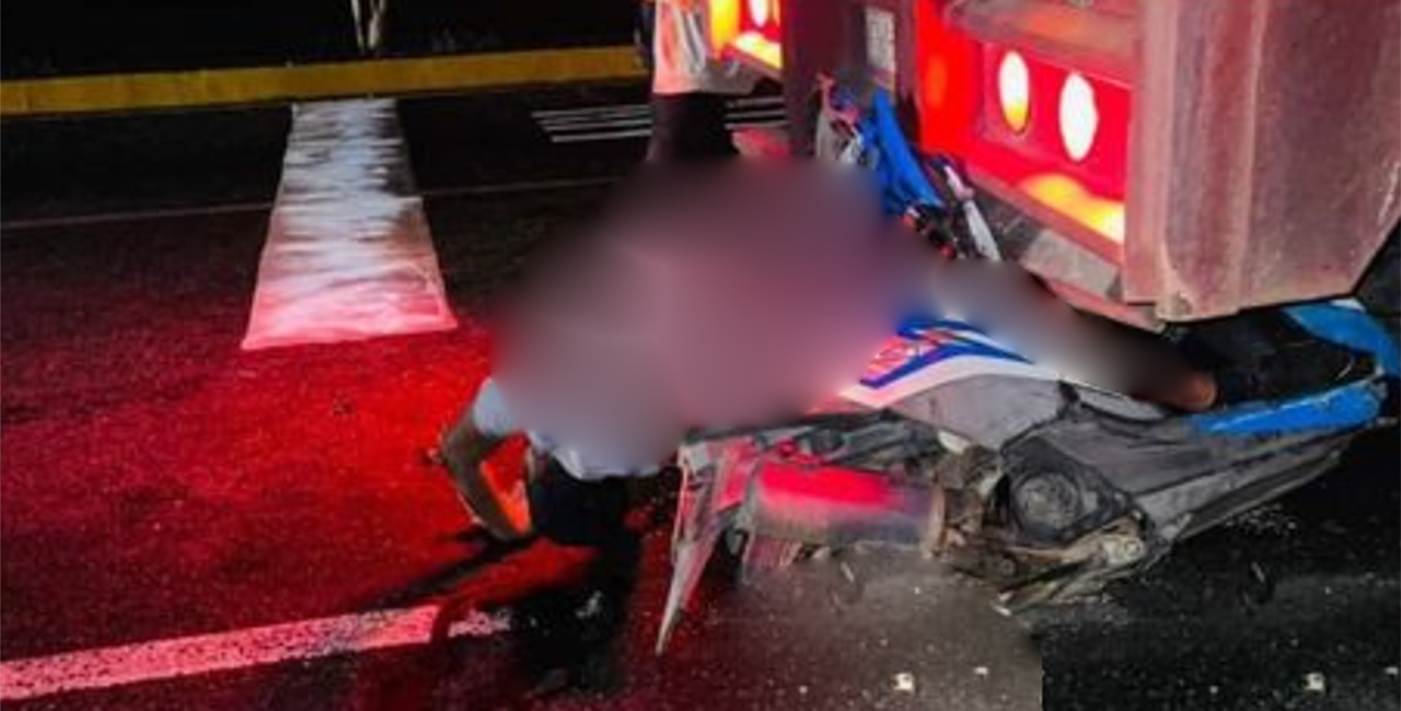 ¡Fatal colisión! Motociclista muere al estrellarse con tráiler | El Imparcial de Oaxaca