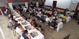 A la eliminatoria asistieron un centenar de ajedrecistas.