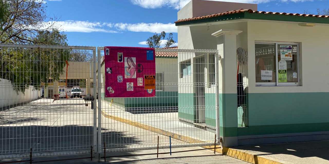 Foto: Yadira Sosa // Cierran centro de salud por falta de agua.