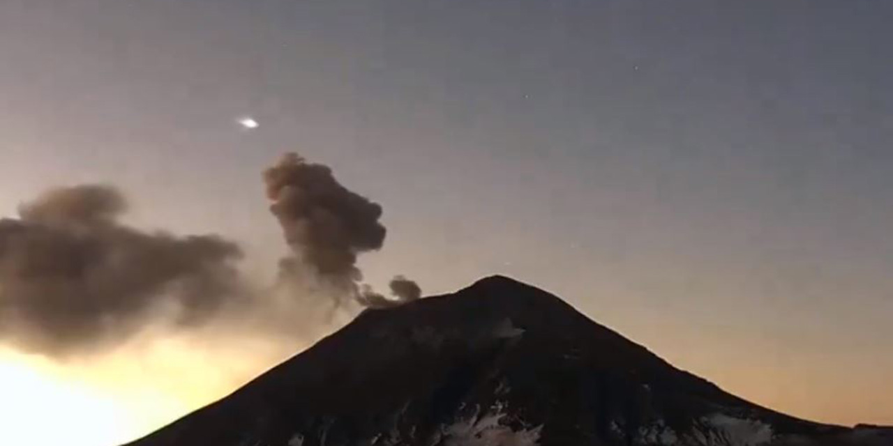 ¿Qué es eso? Avistan OVNI sobre el Popocatepetl