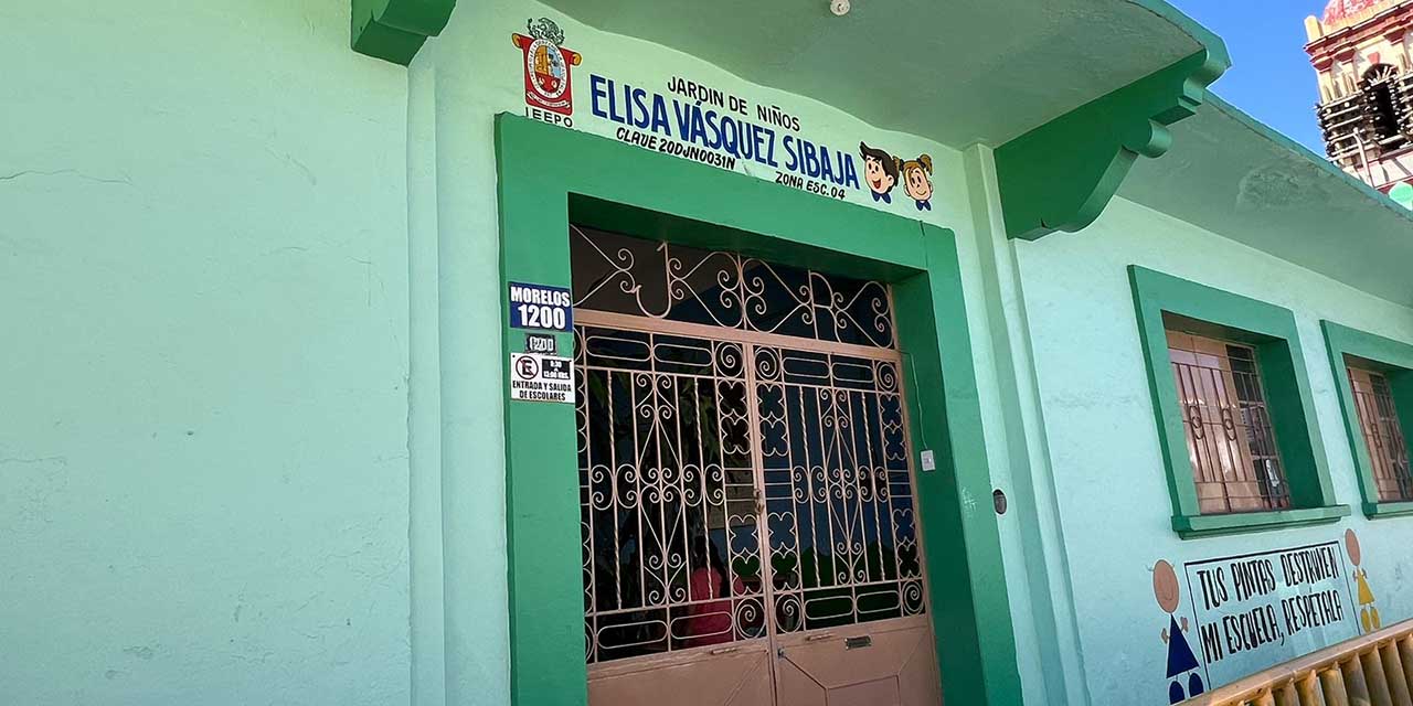 Fotos: Sayra Cruz // El centro preescolar “Elisa Vázquez Sibaja” abrió sus puertas hace 80 años; actualmente atienden a 18 niñas y 19 niños.
