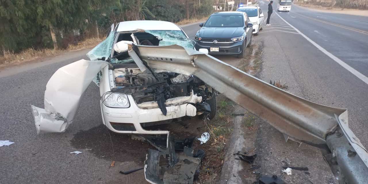 El conductor resultó con lesiones de gravedad, quedando en el interior del vehículo.