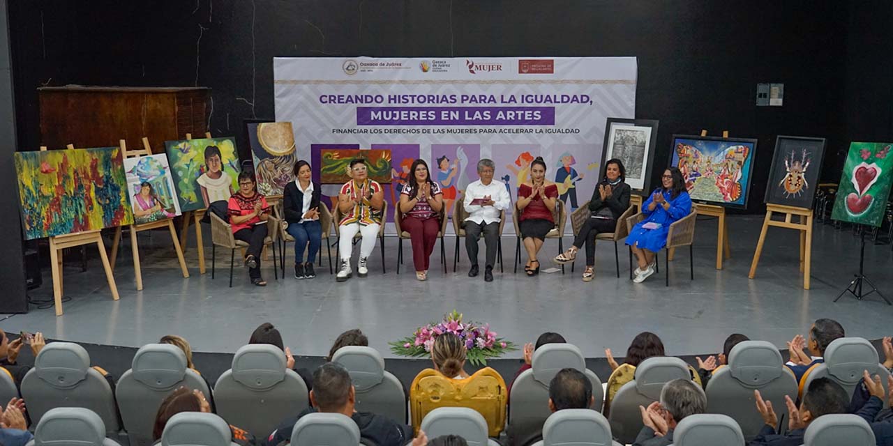 Foto: Gobierno de Oaxaca de Juárez // El presidente municipal, Francisco Martínez Neri la Presidenta Honoraria del DIF Municipal, Bernarda González Rivas abrieron el encuentro Creando historias para la igualdad: Mujeres en las artes.