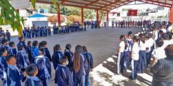 Foto: cortesía // Escuela de la colonia Azucenas, de San Martín Mexicapam, cuenta con nueva cancha de usos múltiples.