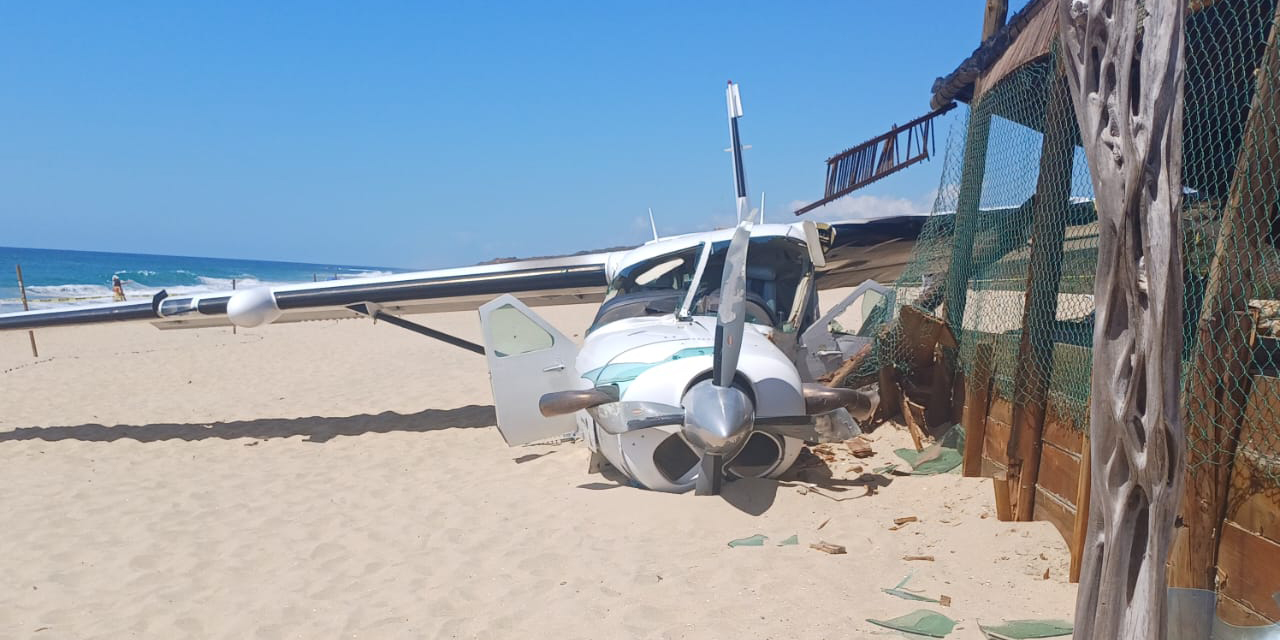 Se estrella avioneta en playa Bacocho; mata a un hombre | El Imparcial de Oaxaca