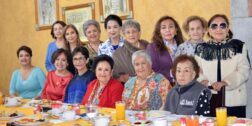 Las Mujeres de Oaxaca Navegando en el Tiempo disfrutaron su reunión.