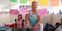 Foto: Adrián Gaytán // Mujeres productoras y pescadoras ofrecen los mejores precios en el Tianguis Cuaresma 2024.