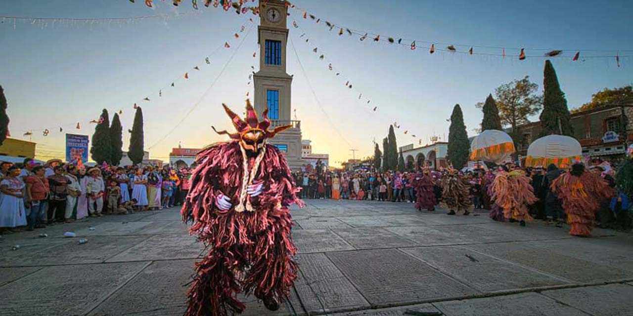Se está trabajado para recopilar varios de los elementos originales de los Carnavales en Tlaxiaco.