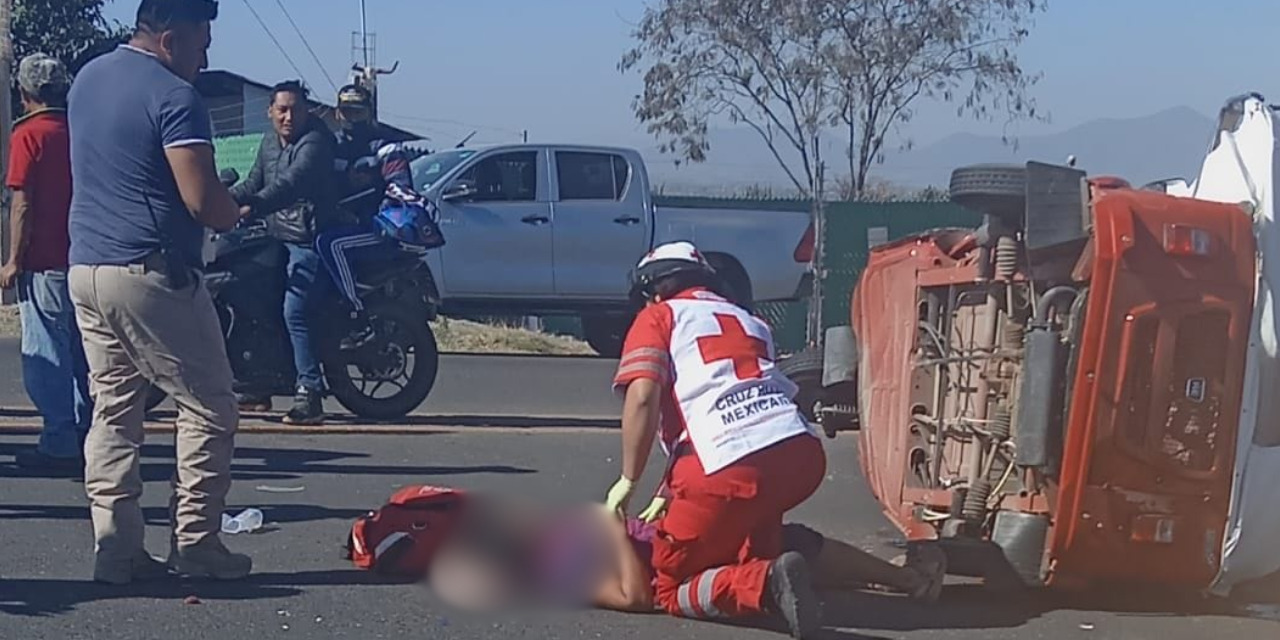 Fuerte colisión y volcadura de mototaxi en Tlacolula | El Imparcial de Oaxaca