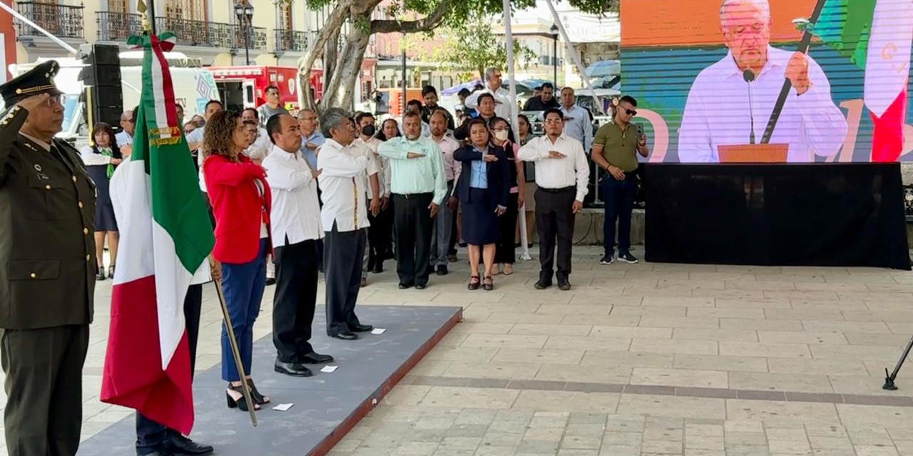 Con incineración de lábaros, conmemoran el Día de la Bandera | El Imparcial de Oaxaca