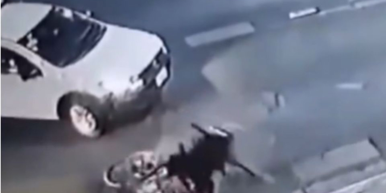 VIDEO: Explota vehículo en gasolinera y esparce 20 kilos de Cocaina