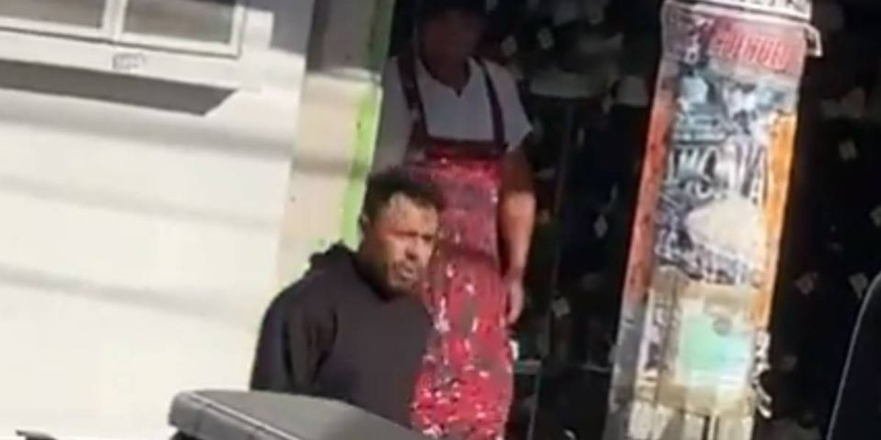 VIDEO: Hombre pelea con comerciantes y policías en el centro de Huehuetoca, EDOMEX | El Imparcial de Oaxaca