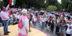 Foto: Adrián Gaytán // En Oaxaca, miles participan en la marcha.
