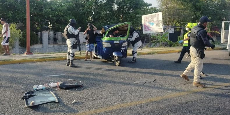 Mototaxista ebrio pierde dedos de una mano al volcar su unidad | El Imparcial de Oaxaca