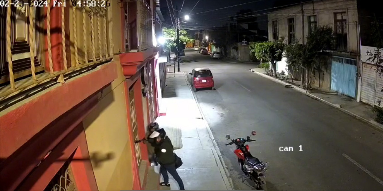 VIDEO: Exhiben a ‘ratas’ intentando robar en tienda de motos | El Imparcial de Oaxaca