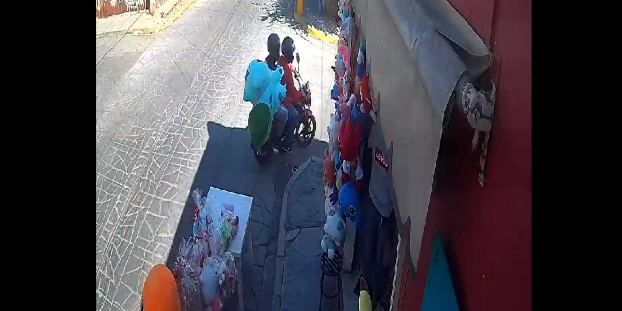 VIDEO: ¡Amor bandido! Roban muñeco de peluche en La Cascada | El Imparcial de Oaxaca