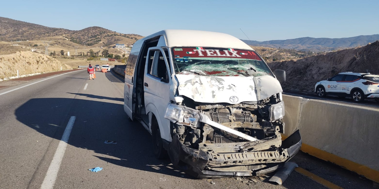Choque de camionetas en la Autopista 135-D | El Imparcial de Oaxaca