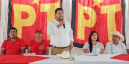 Foto: redes sociales // Javier Cruz Jiménez, candidato del PT a la presidencia municipal de San Pedro Mixtepec, recibió el respaldo de miles de simpatizantes, durante el encuentro con Claudia Sheinbaum.