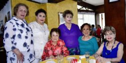 Foto: Rubén Morales // Bertha Sánchez, Irene Díaz, Pilar Echaide, Bety Guillen y Leonor Hurtado disfrutaron de un rico almuerzo.