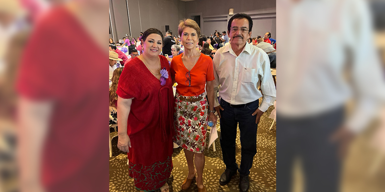 Foto: cortesía // Carmelita Ricárdez Vela con Beatriz Pagés Rebollar.